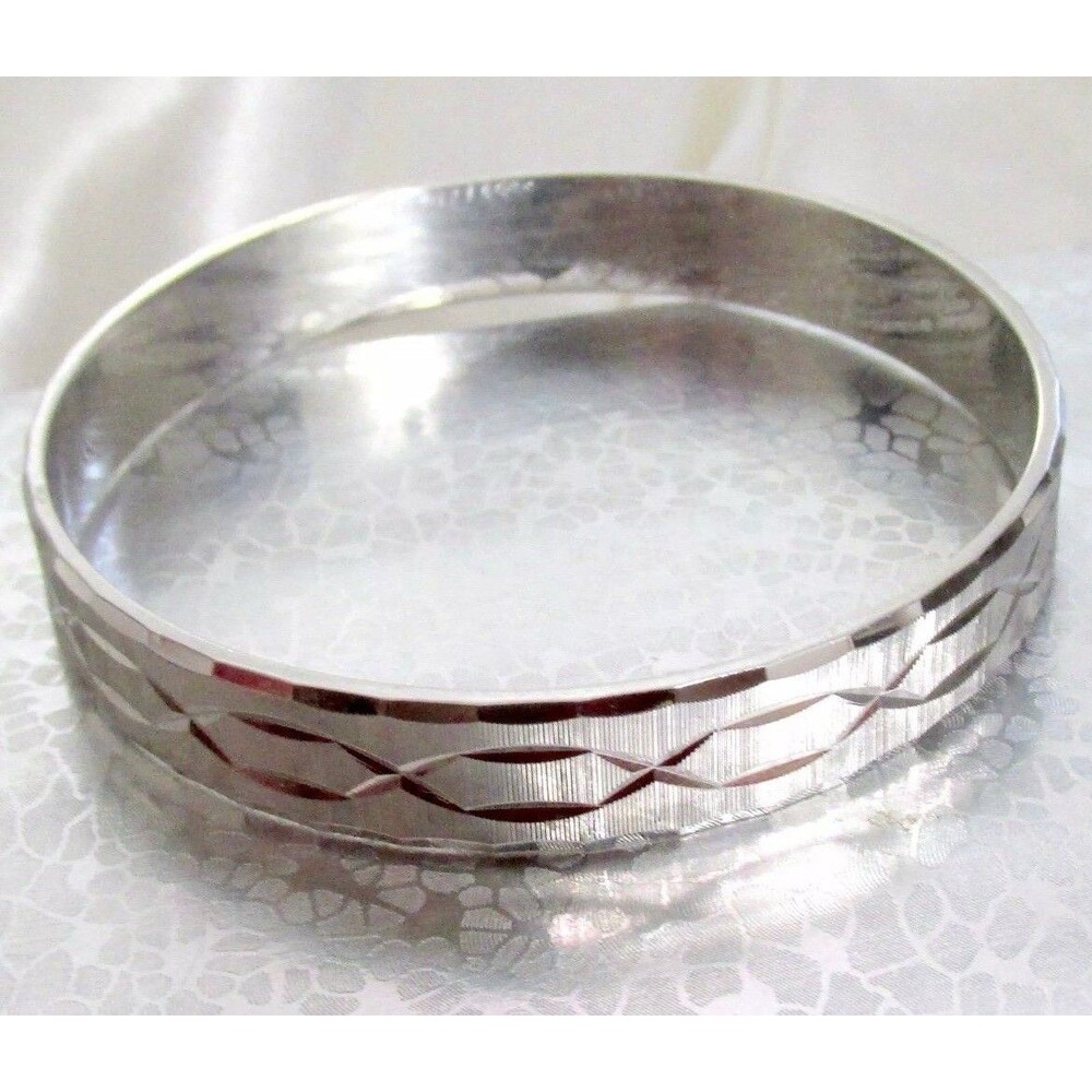 MONET Vintage SILVER PLATED ETCHED BANGLE Diamond Cut 60’s/70’s Signed 2.75